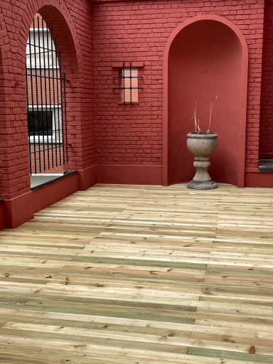 mise en peinture et pose d'une terrasse bois