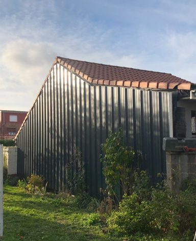 pose d'un bardage isolé sur pignon